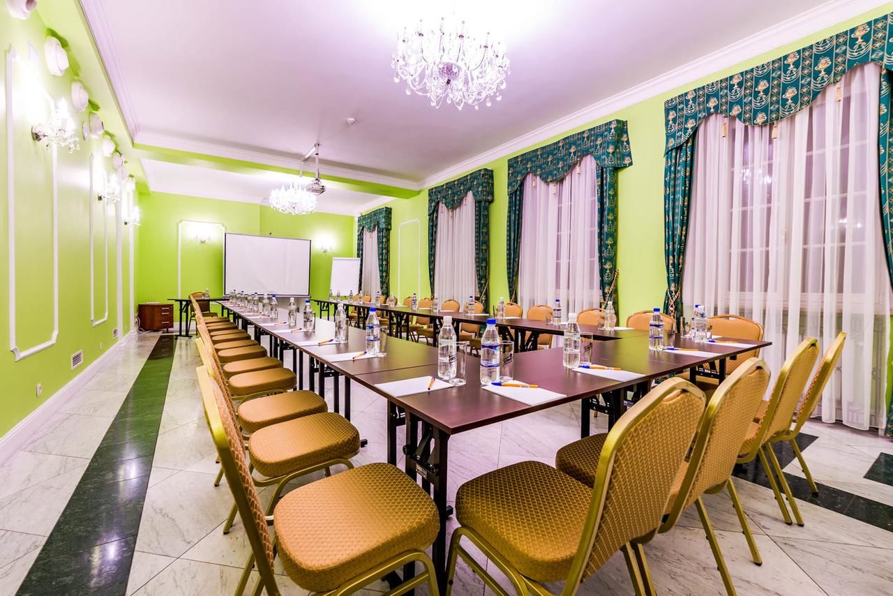 Курортные отели Hotel Sobienie Królewskie Sobienie Szlacheckie