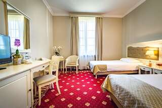 Курортные отели Hotel Sobienie Królewskie Sobienie Szlacheckie Двухместный номер с 1 кроватью или 2 отдельными кроватями-1